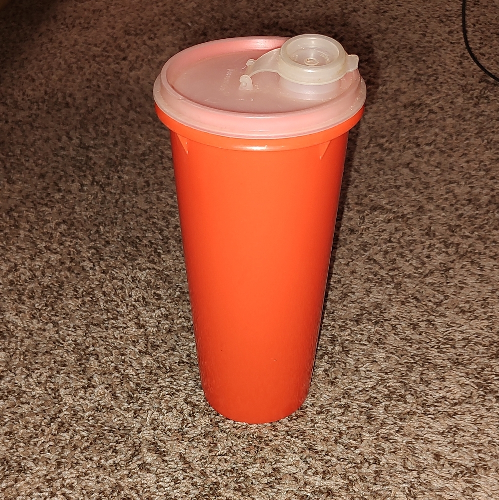Vintage Tupperware container 1 quart
